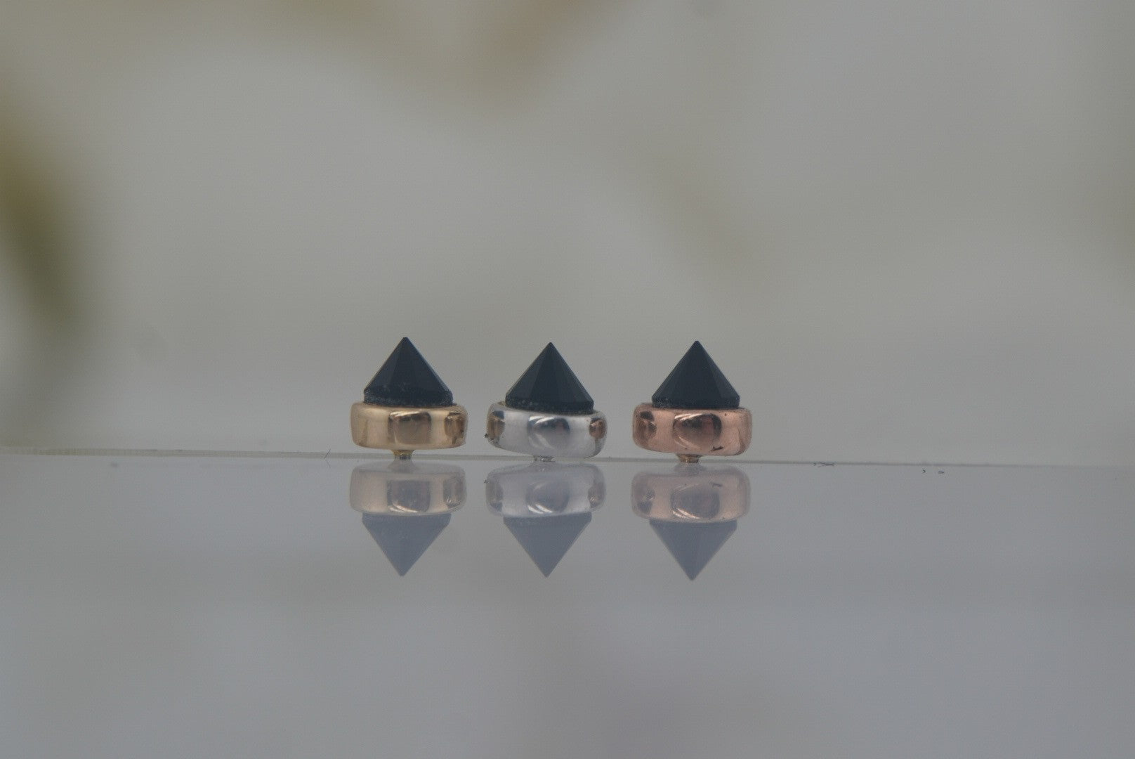 Round Bezel Reverse Set in Black Agate