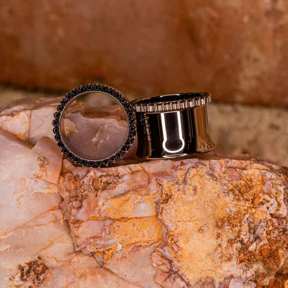 Gemmed Eyelets in Black -  13/16"