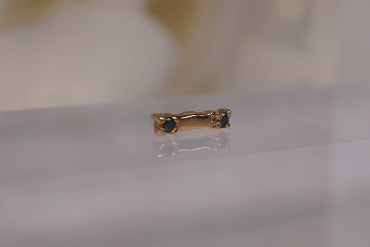 Tawapa 14k gold “Beam” threadless top, featuring genuine black diamonds yellow gold side view