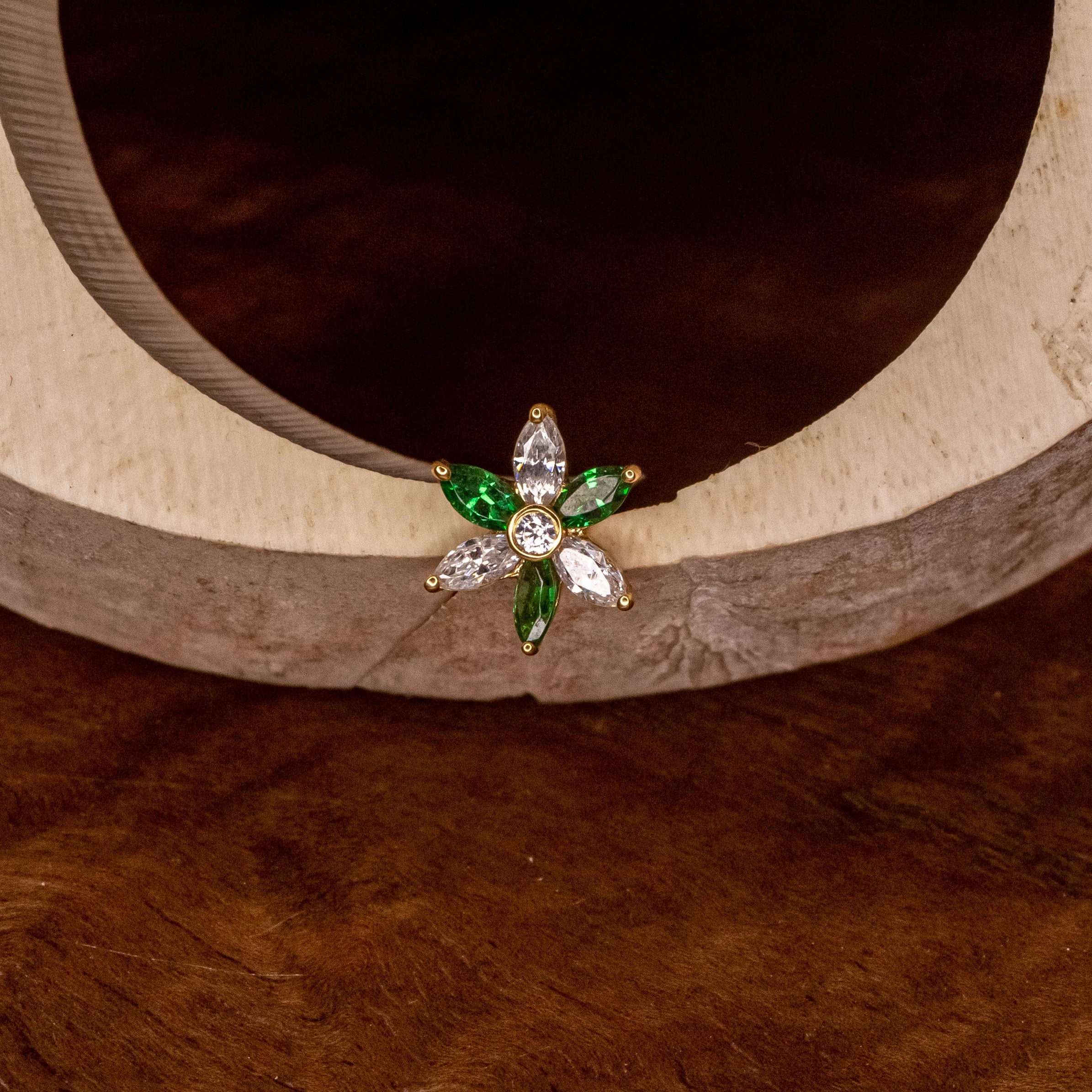 Green & White Flower- 12/14g Yellow Gold