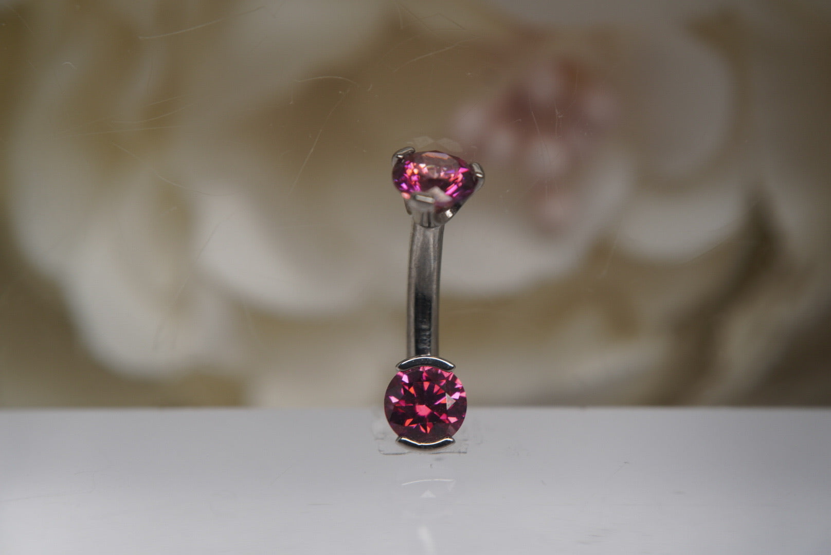 Red Crystal Navel in a Prong Setting  (4mm/4mm)