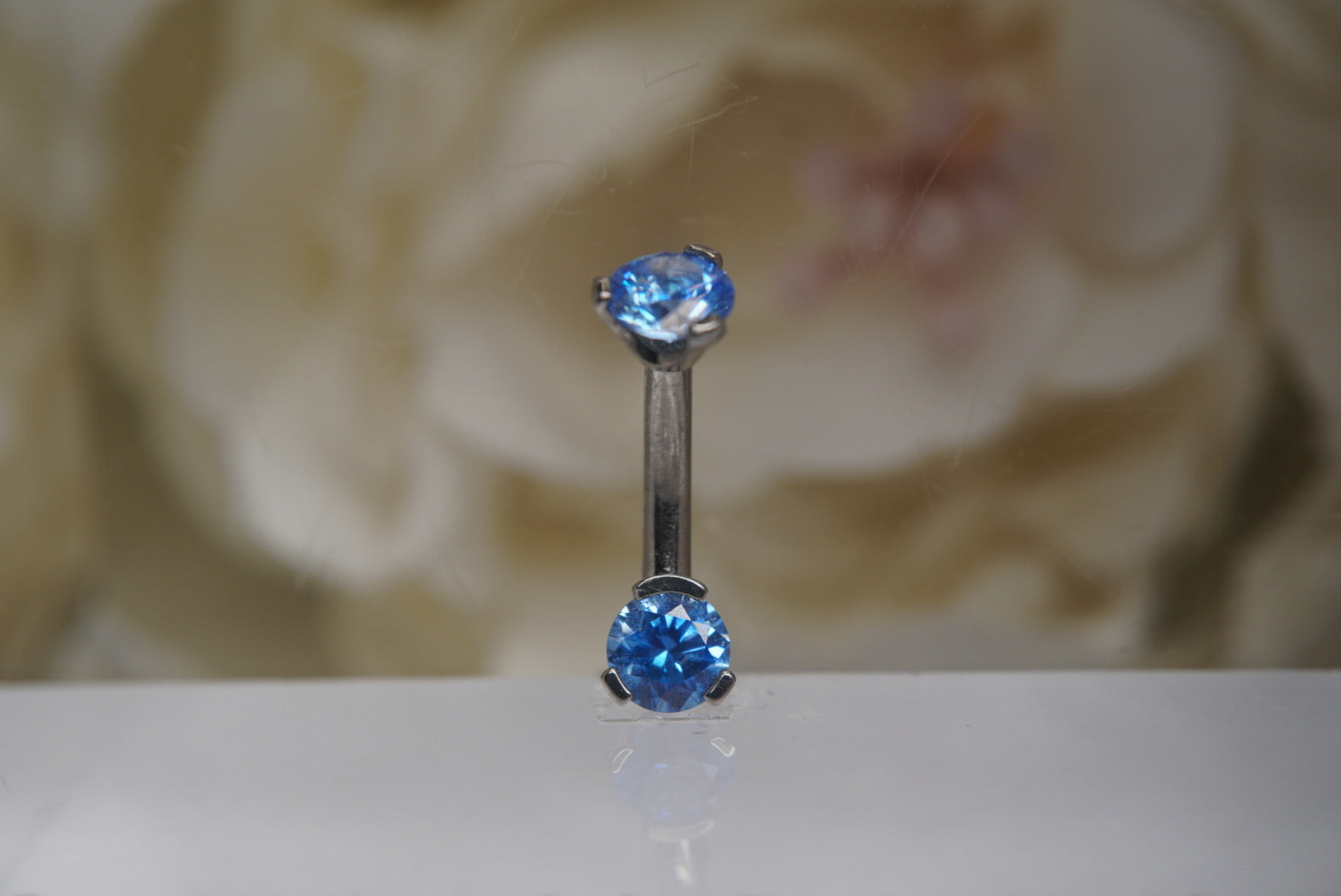 Arctic Blue Crystal Navel in a Prong Setting  (4mm/4mm)