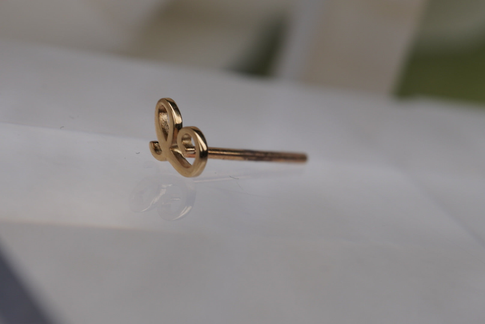 Letter "C" Nostril Screw in Yellow Gold