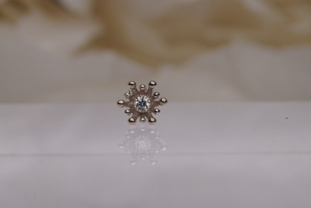14k gold “Fire Star” threadless end in white gold, front view