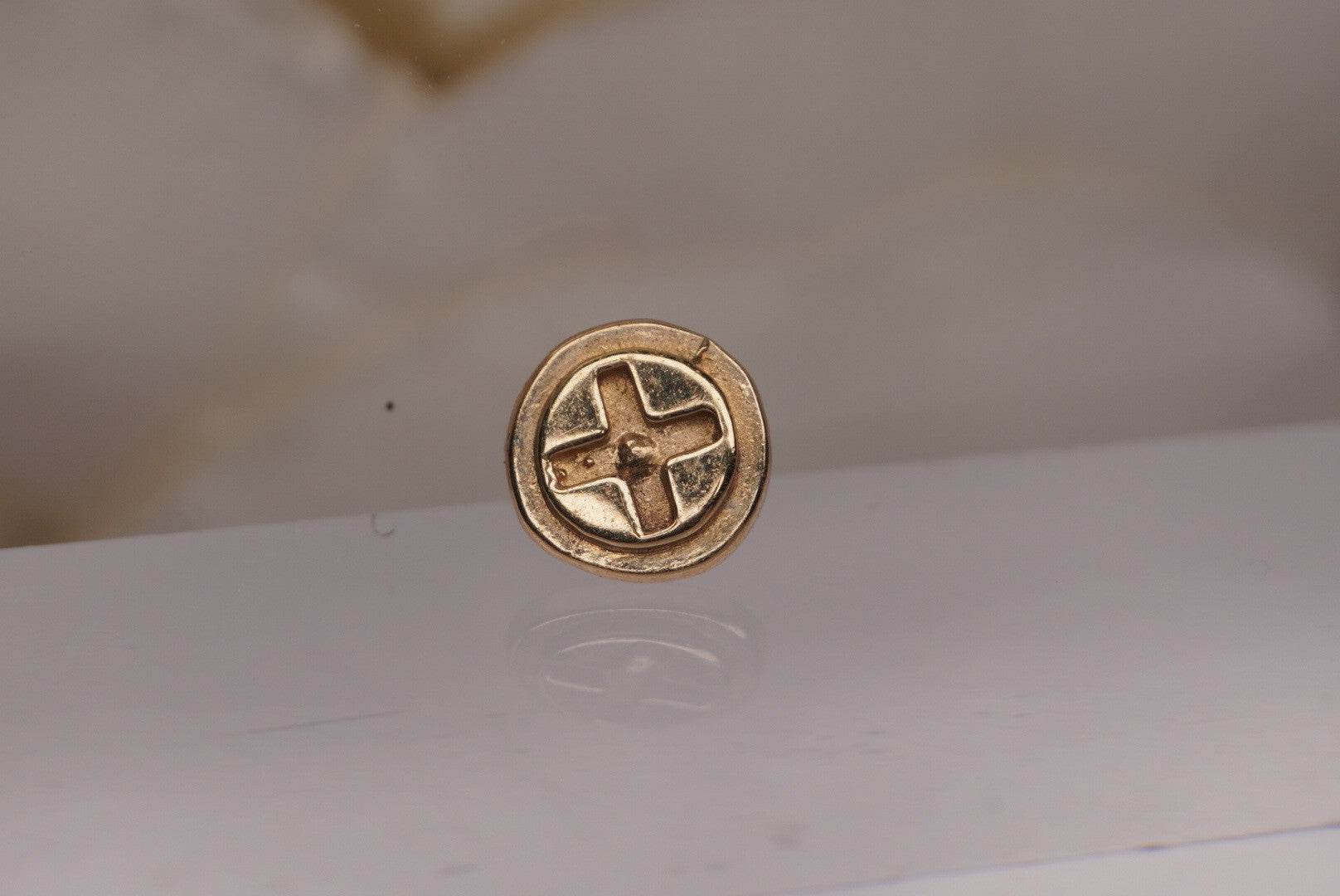 Phillips Screw Head in Gold