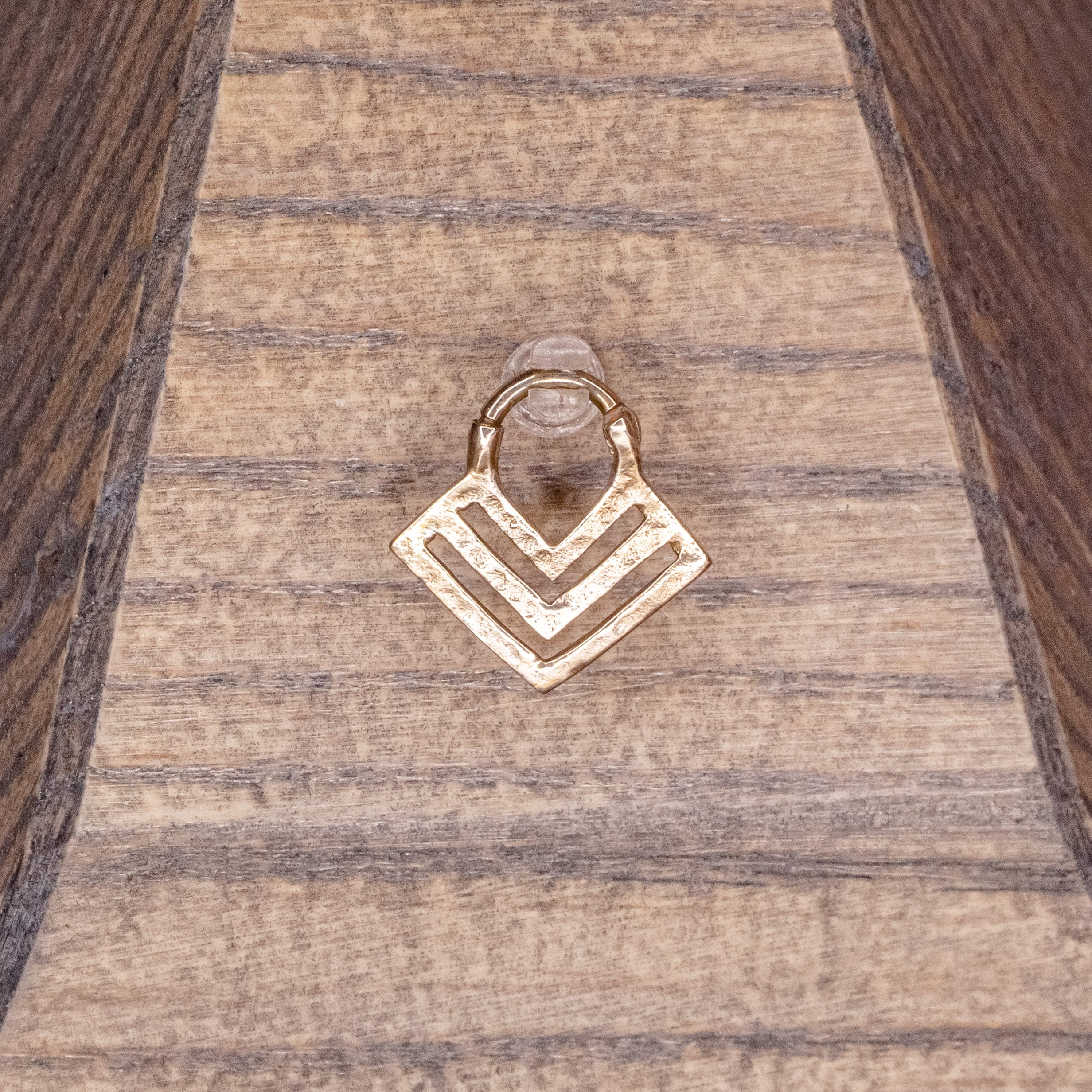 Chevron Clicker-16g 5/16" -Silver Plated