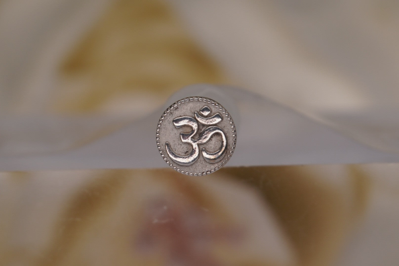 Ohm in Gold
