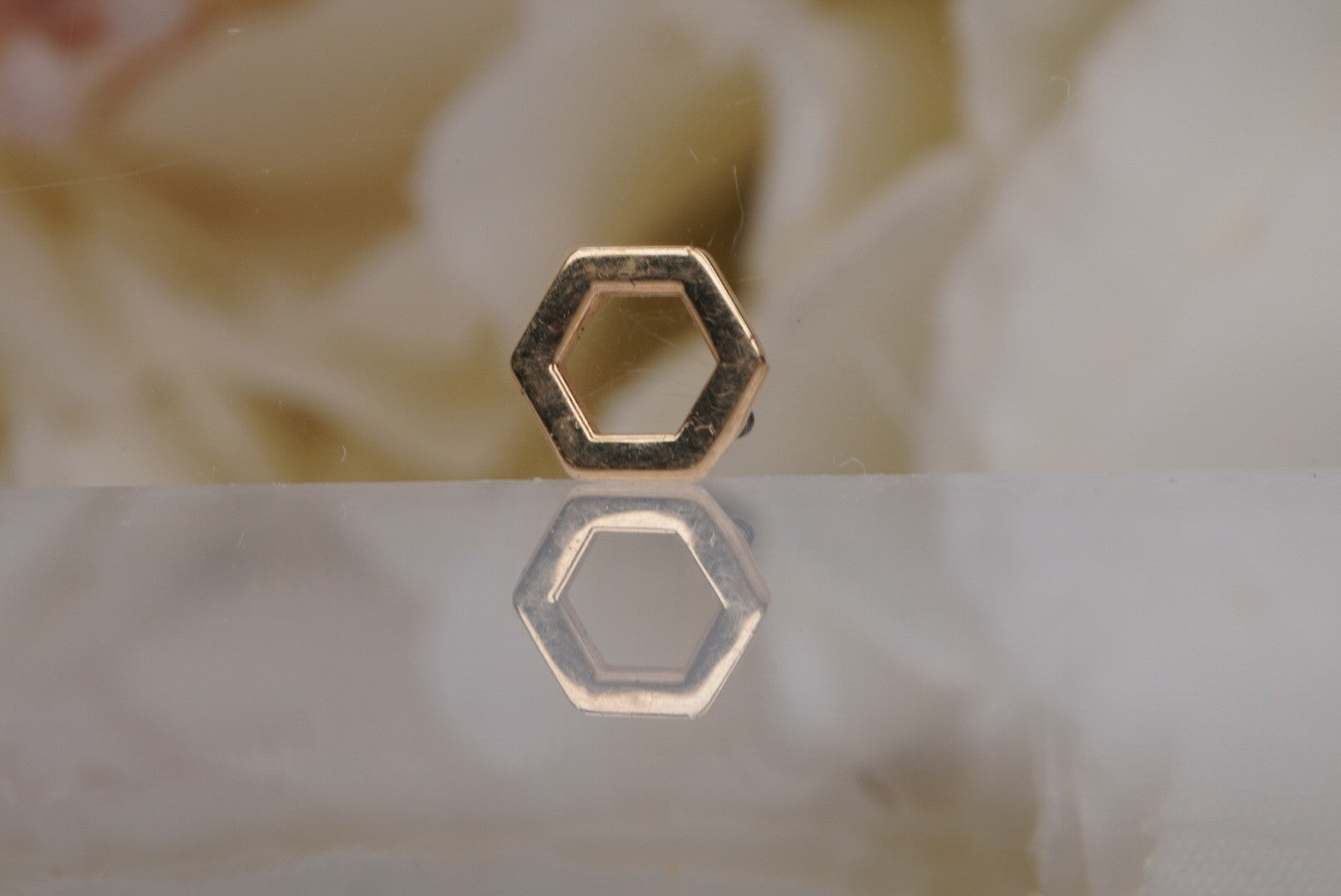 Open Hexagon in Gold-16g