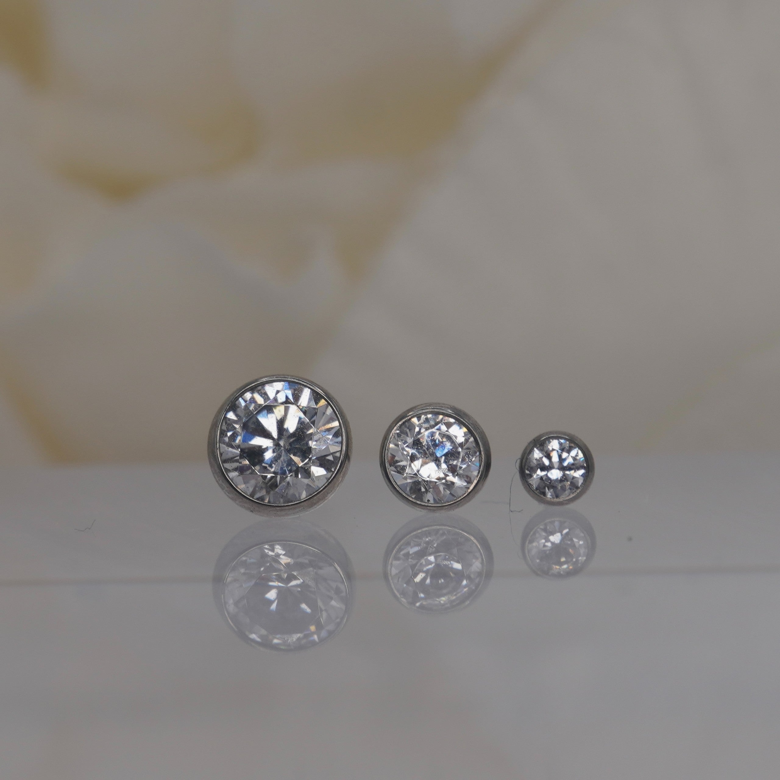Round Bezel - White Crystal