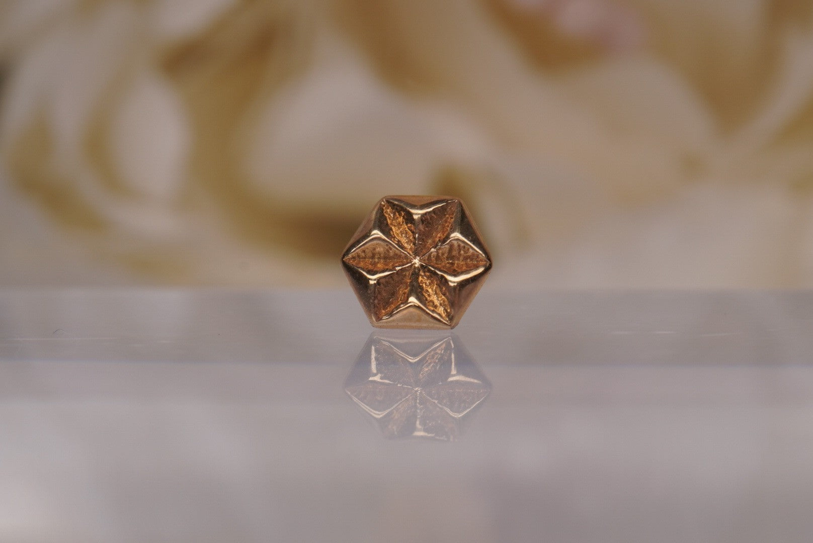 Hex-Star in Gold