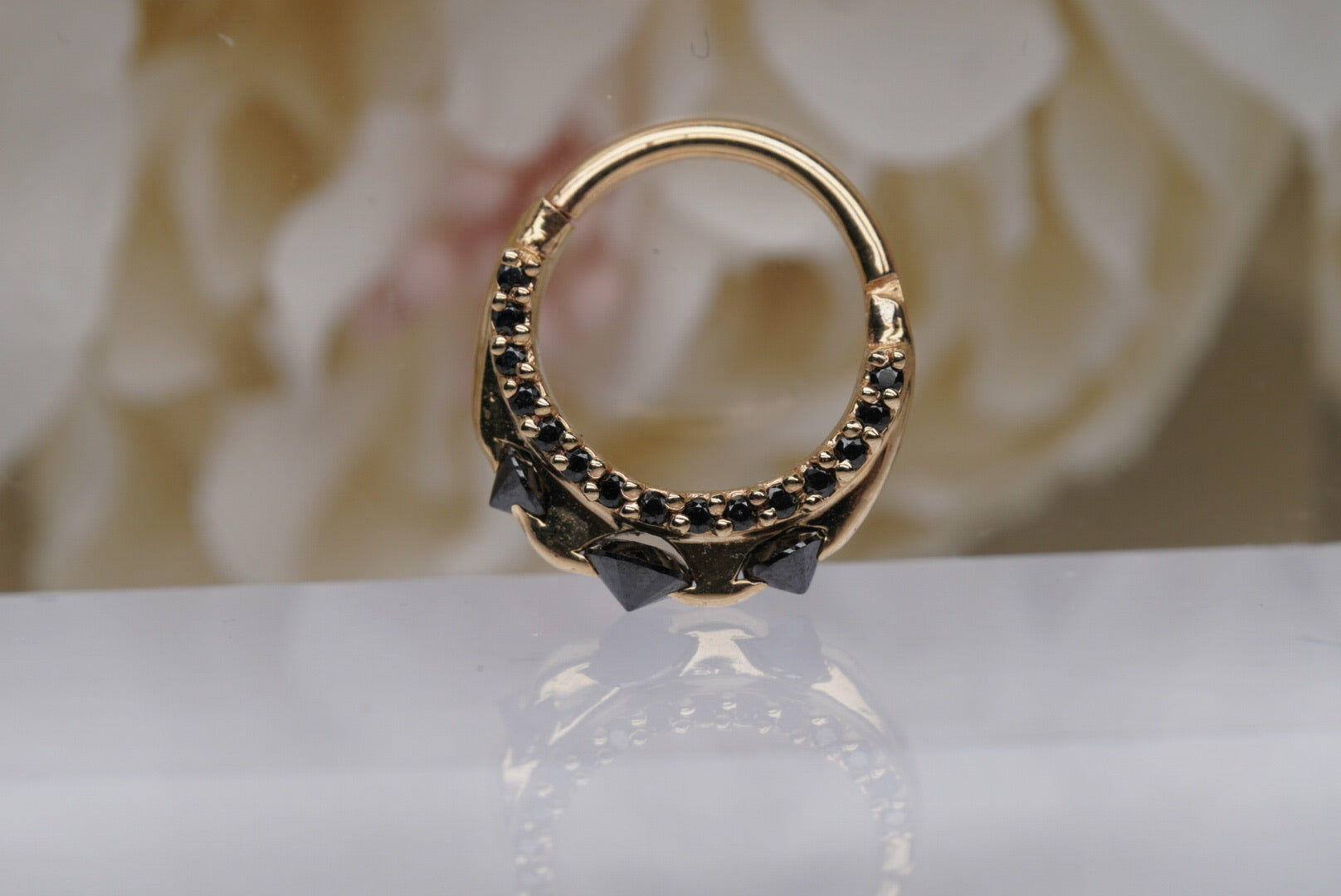 Gayana Clicker in Yellow Gold