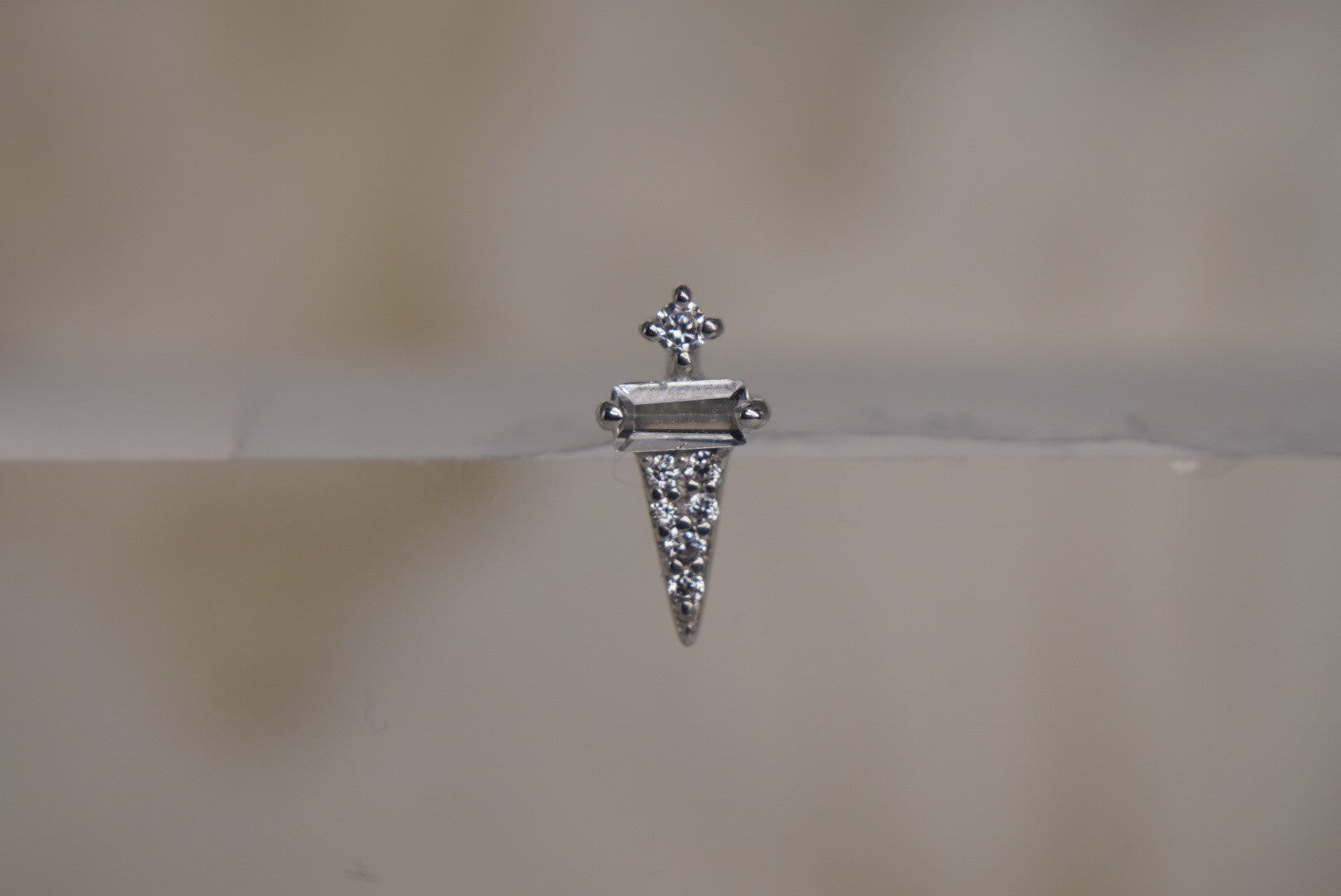 Dystrikt with Crystals
