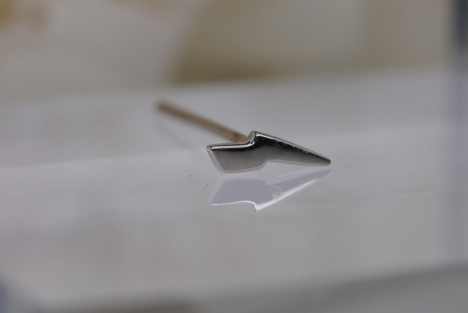 Lightning Bolt Nostril Screw in White Gold
