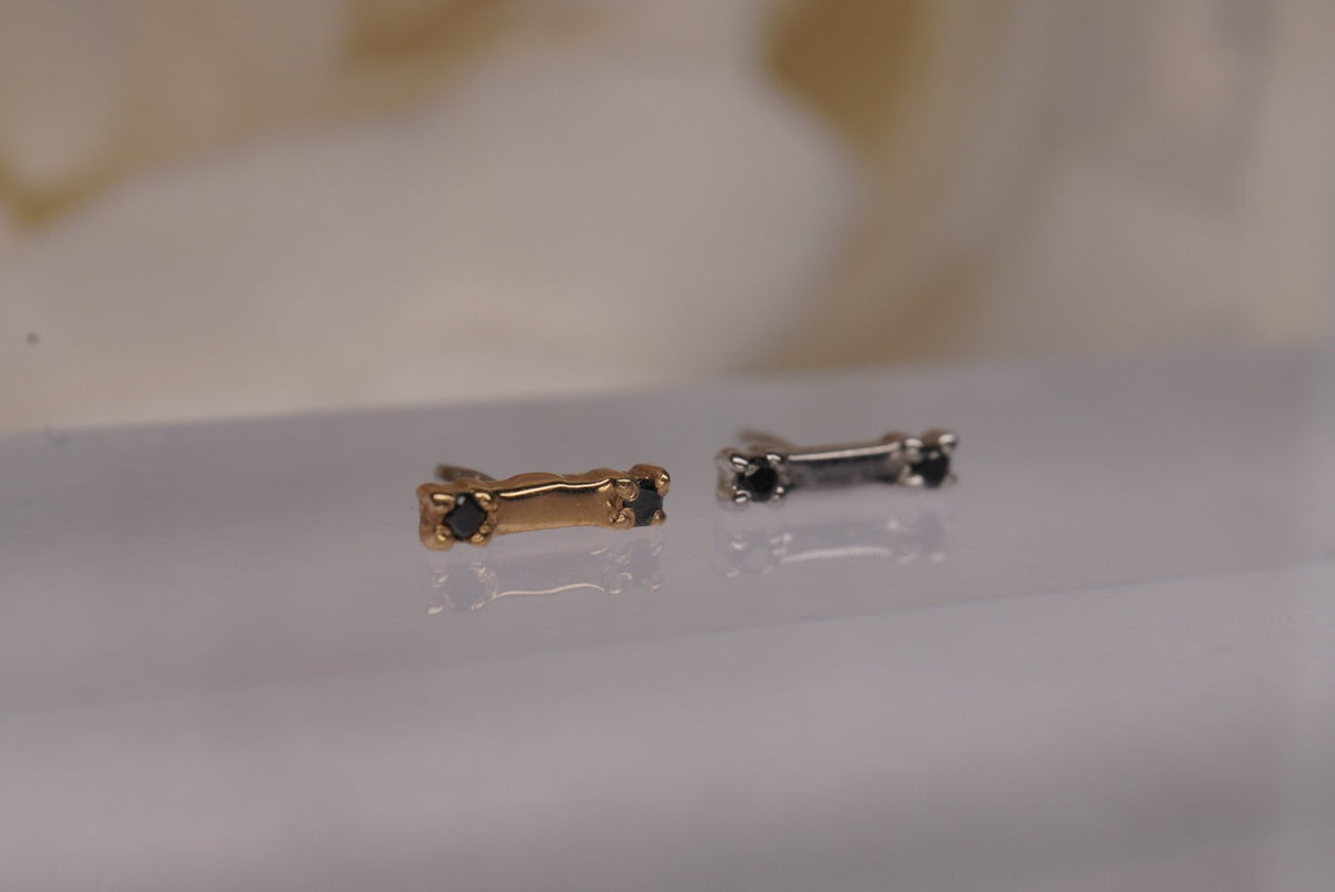 Tawapa 14k gold “Beam” threadless top, featuring genuine black diamonds yellow gold and white gold side view