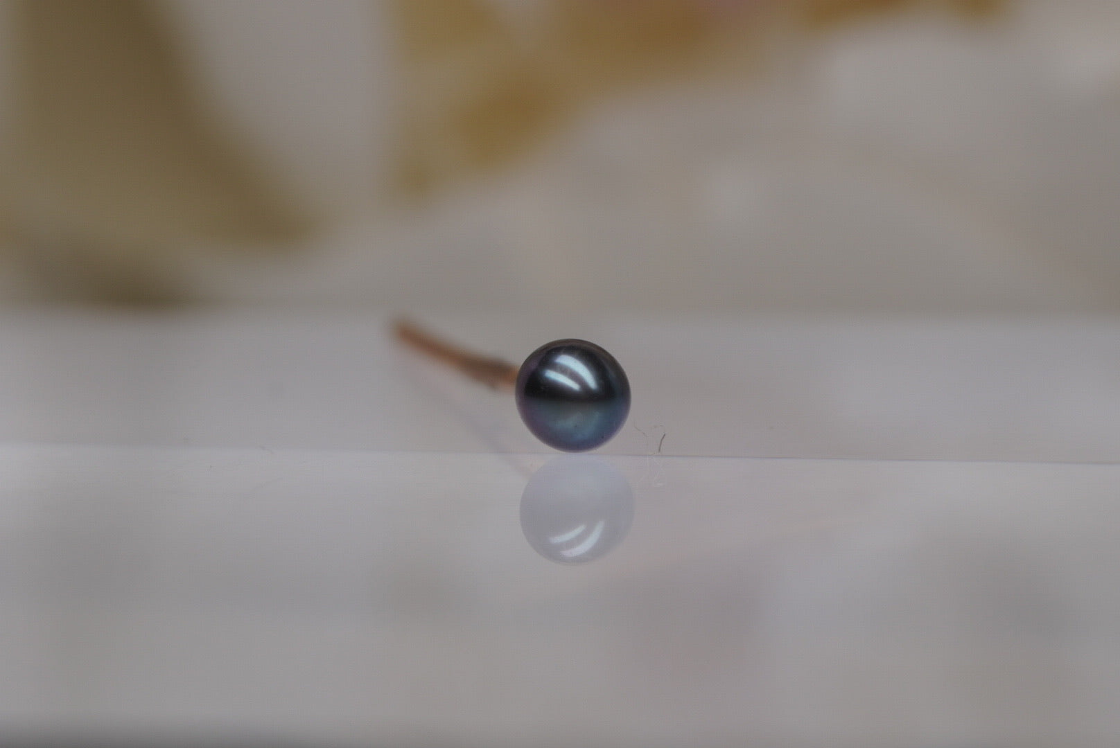 Black Pearl in Yellow Gold