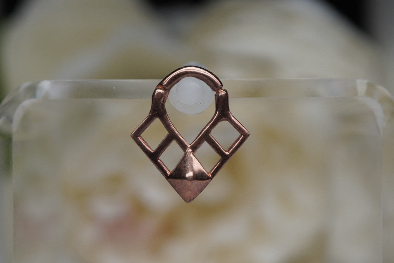 Diamond Triangle Clicker-14g 5/16"