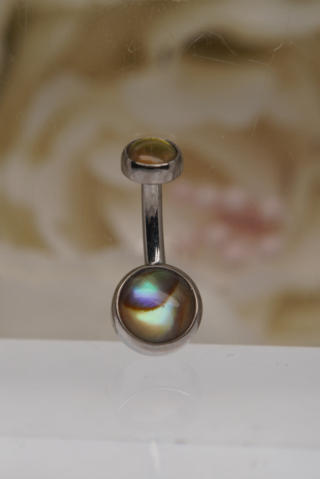 Natural Shell Navel in a Bezel Setting  (4mm/6mm)
