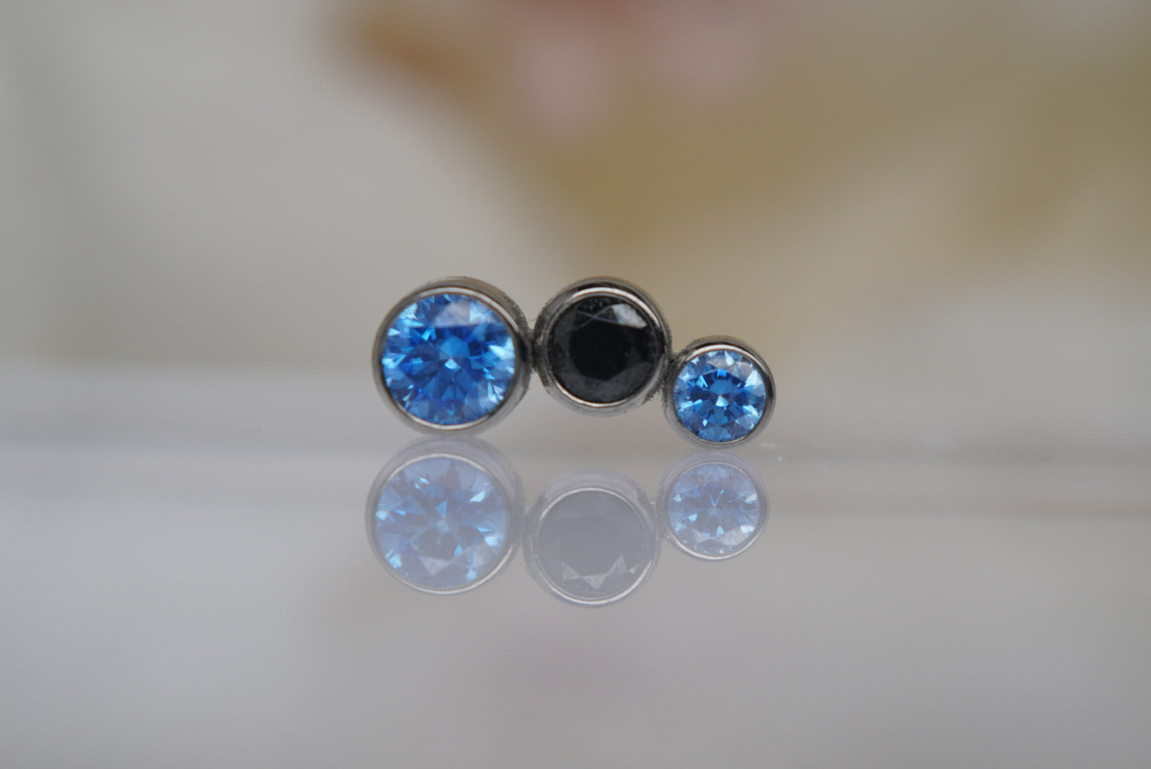 3-Gem Clio Right Facing (Arctic Blue & Black)