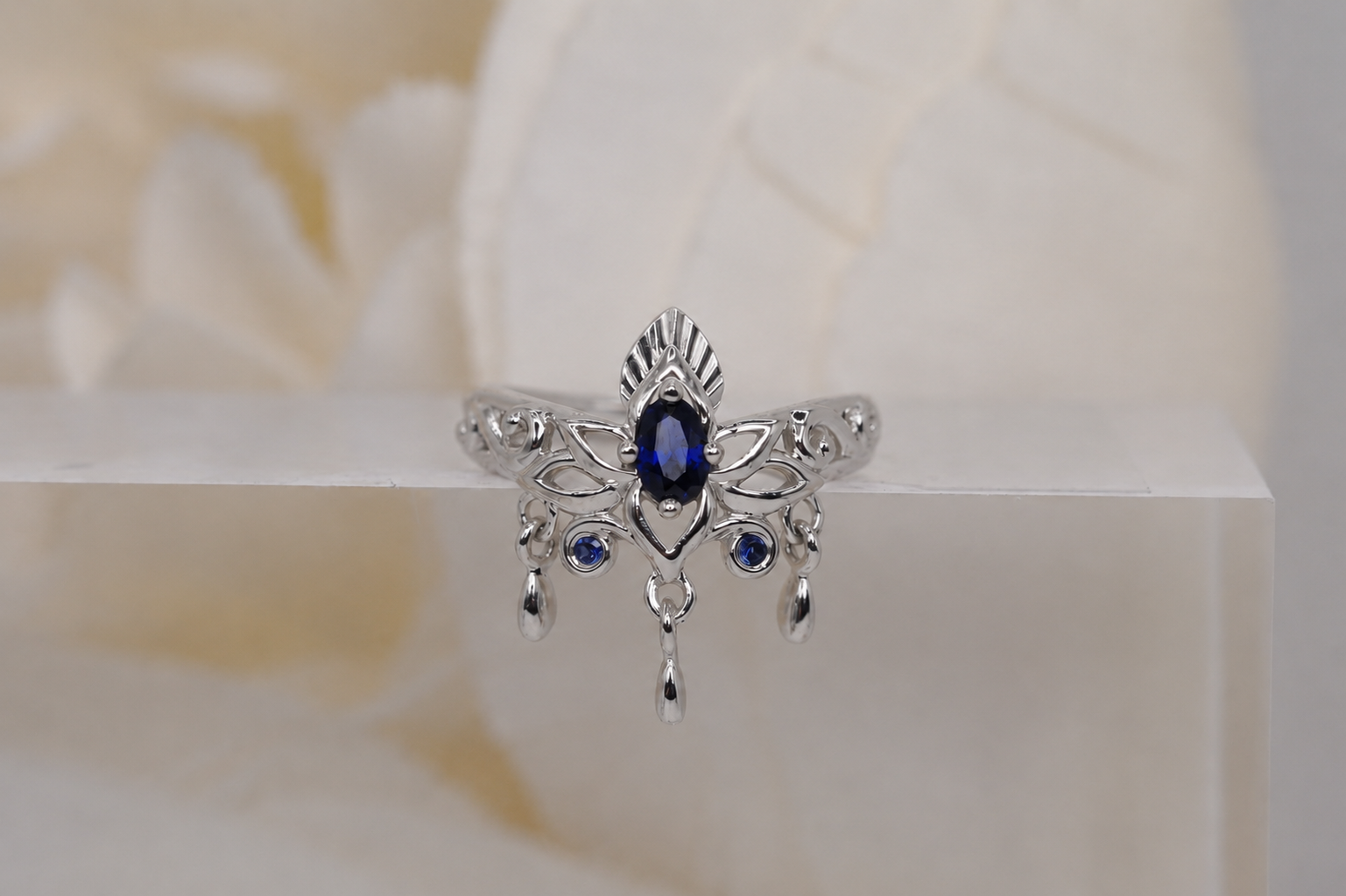 Tresor Cuff with Blue Sapphire