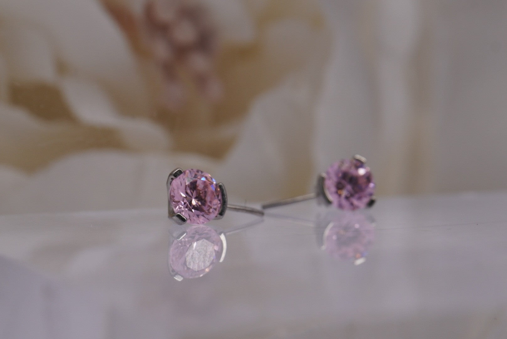 Side Facing Crystal Prong