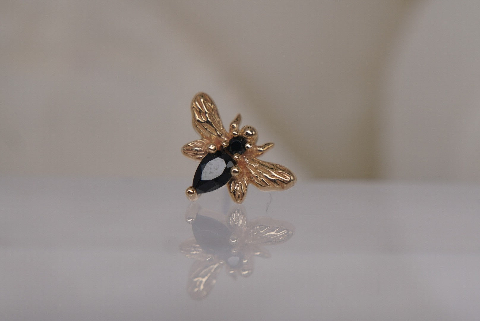 Bee Chic-Black Spinel