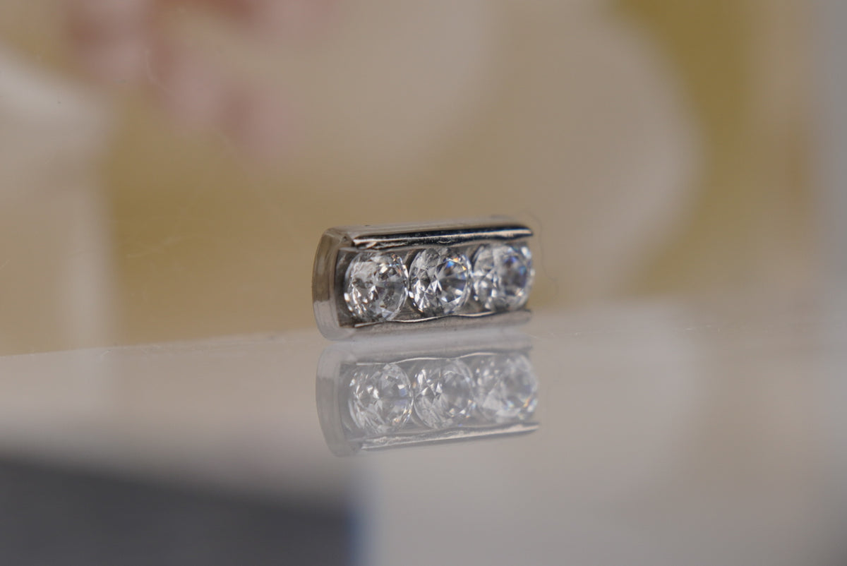 3-Gem Channel (White) angled view