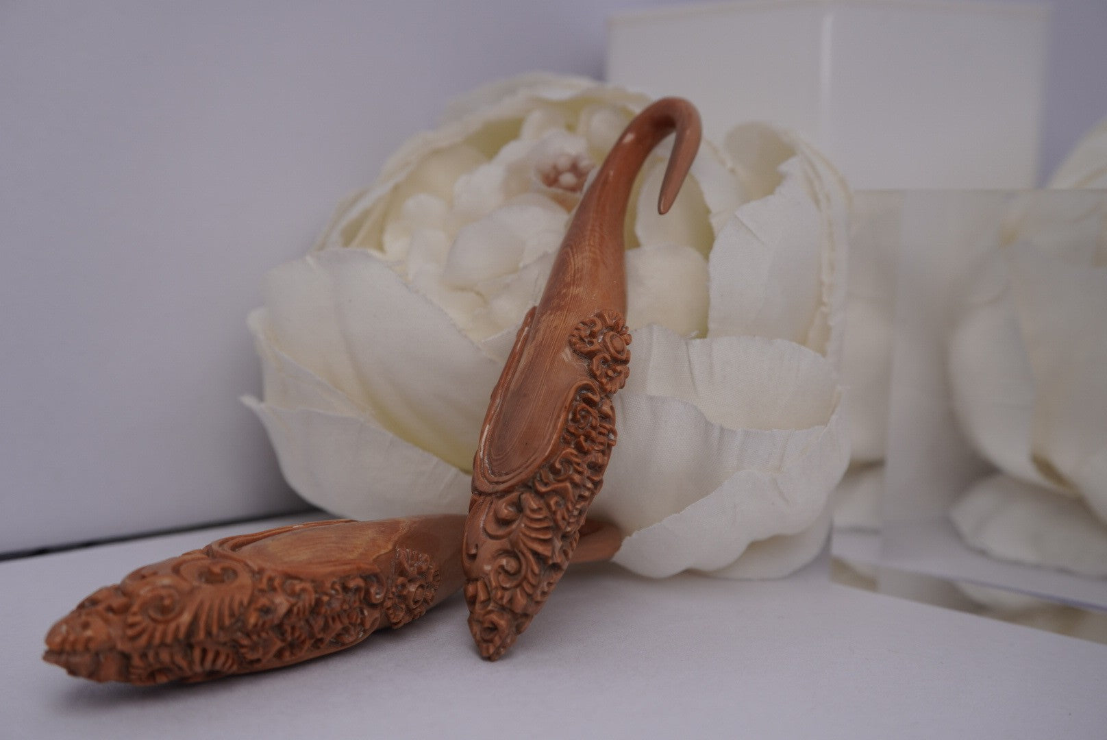 4g Filigree Wood Hangers