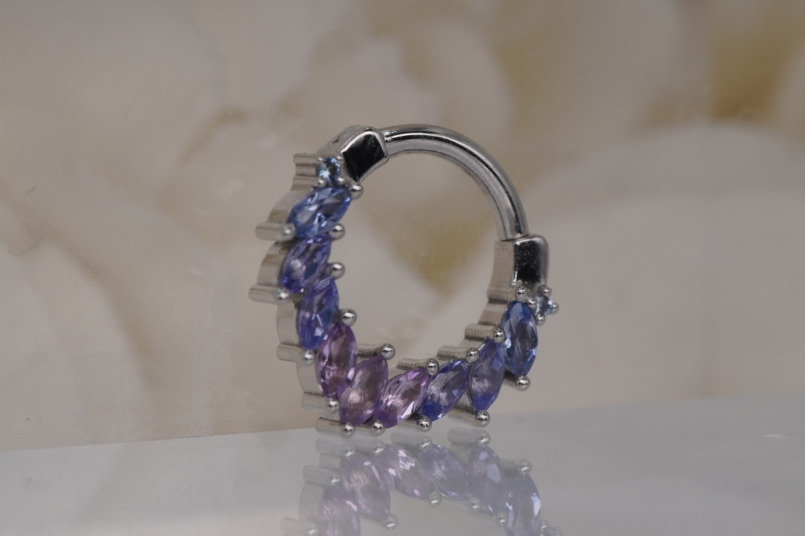 Maeve Clicker in White Gold