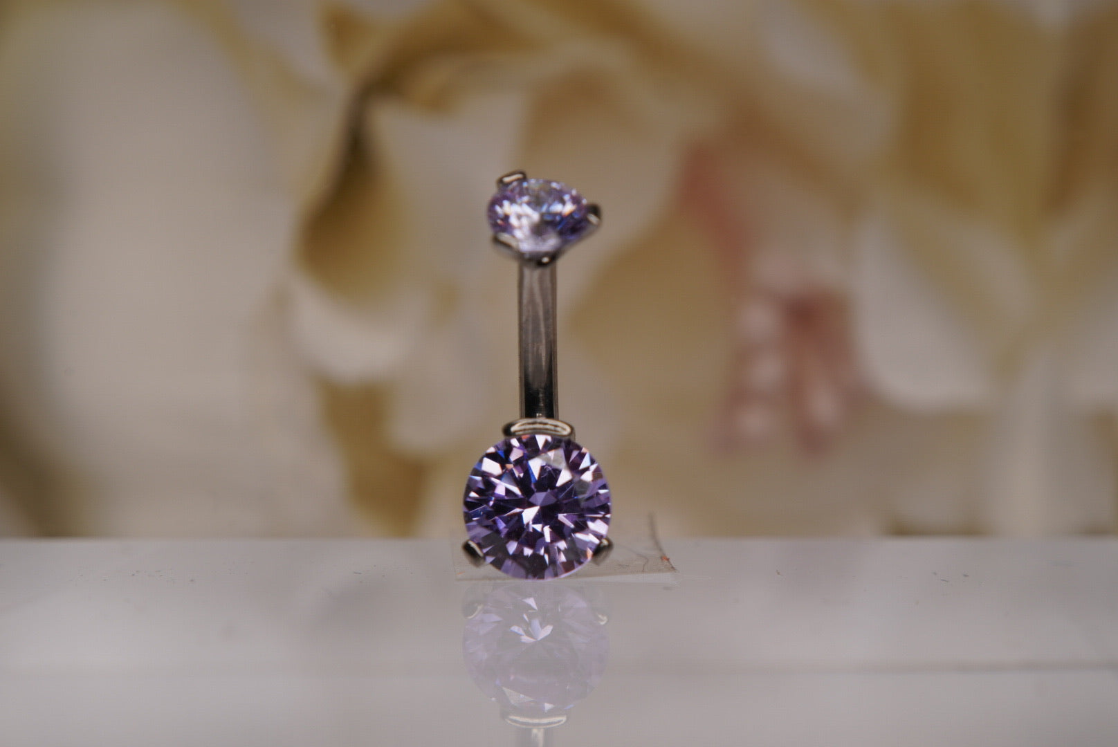 Lavender Crystal Navel in a Prong Setting  (4mm/6mm)