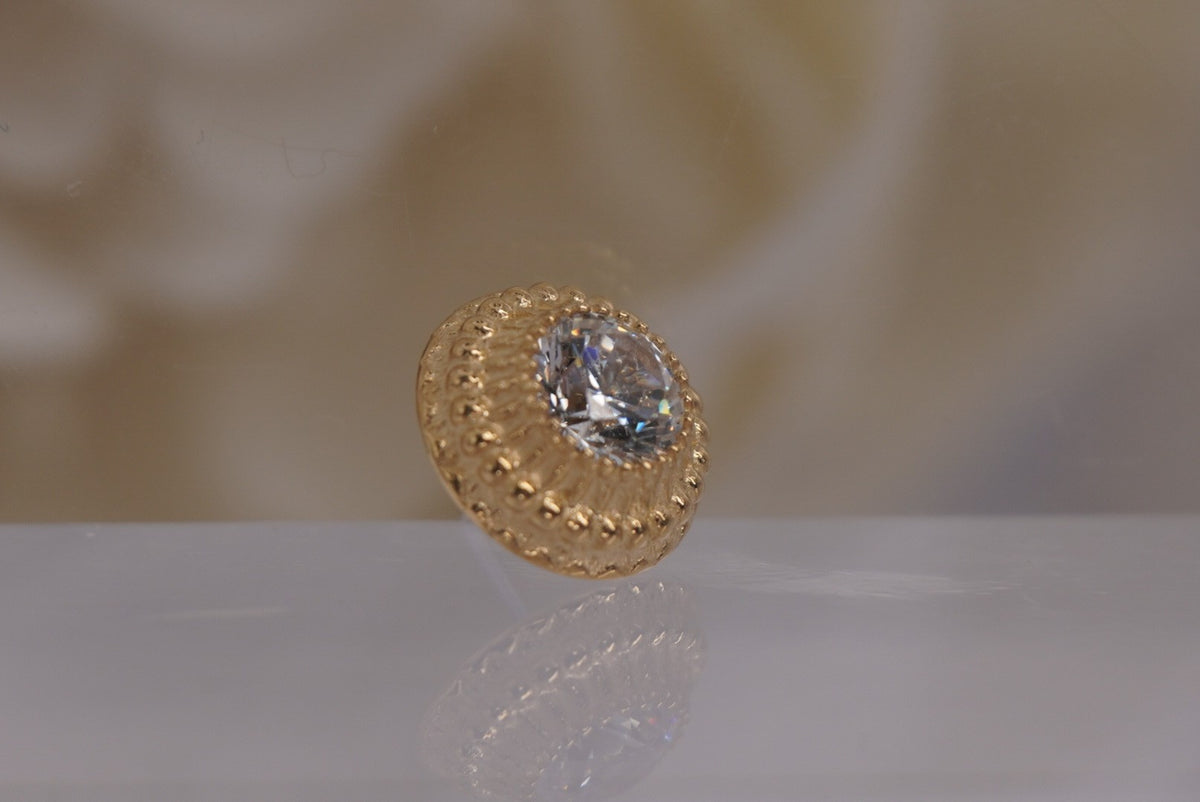 threadless Anatometal 18k YELLOW Gold "Hera" with a white crystal showing intricate details