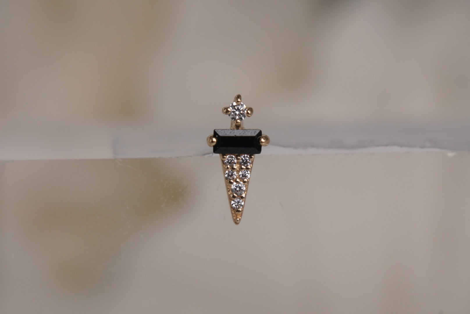 Dystrikt with Black Spinel