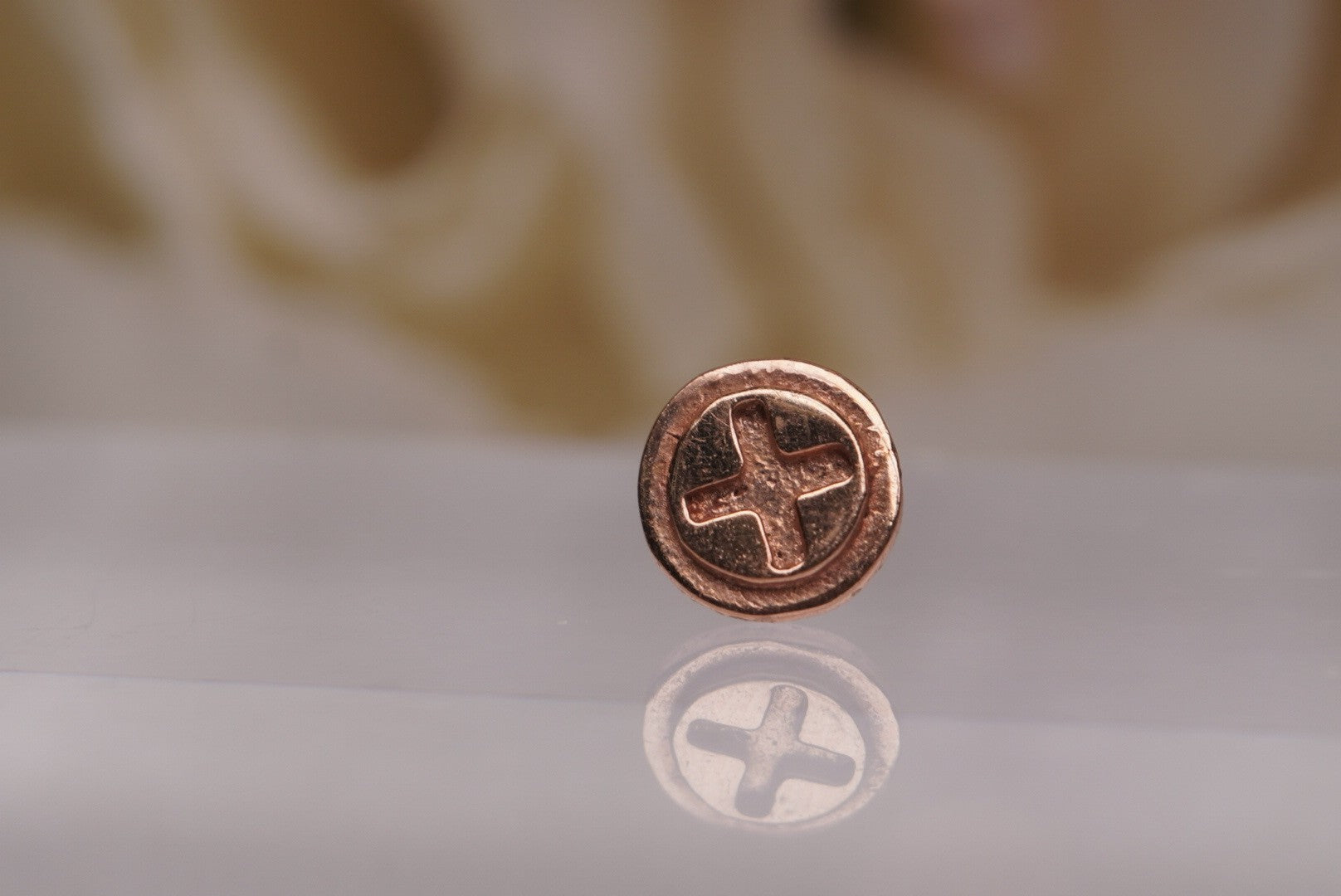 Phillips Screw Head in Gold